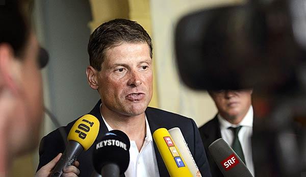 Cycling: Jan Ullrich scuffles past prison after an accident