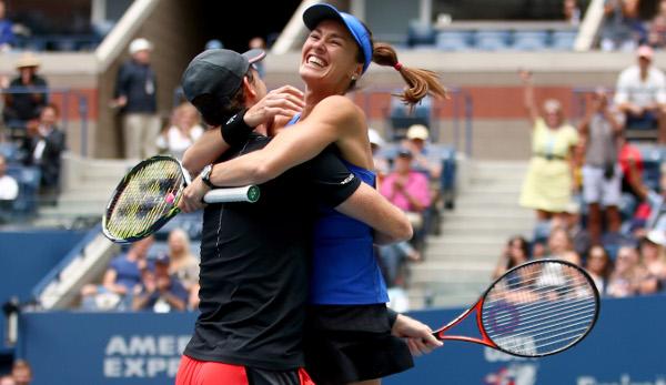 WTA: Hingis enjoys her double life - single comeback excluded