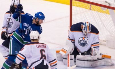 NHL: Vanek celebrates Canuck's opening victory