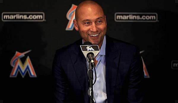 MLB: Derek Jeter gets official from the Yankees