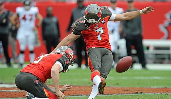 NFL: New Bucs kicker consults medium