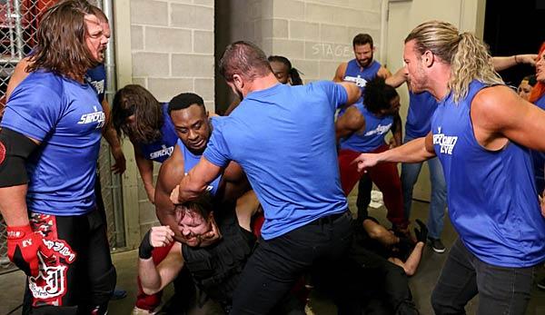 WWE: RAW: Smackdown stars storm the show!