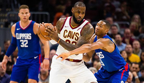 NBA: Lue doesn't want to hear about LeBron's minutes anymore