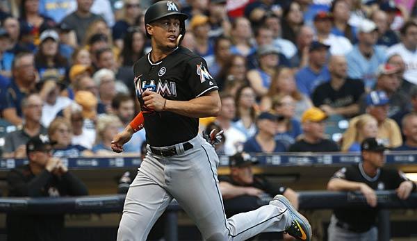 MLB: San Francisco Giants meet with representatives of Giancarlo Stanton