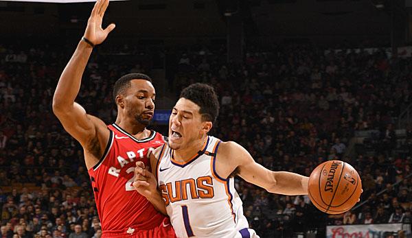 NBA: Devin Booker of the Phoenix Suns hurts against the Toronto Raptors