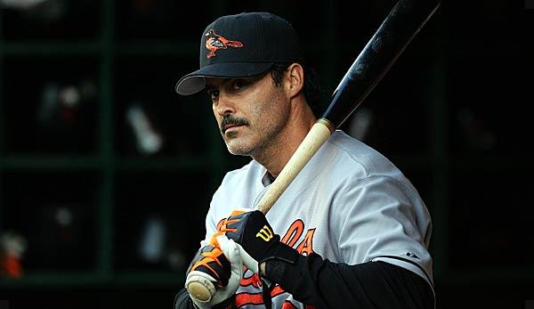 MLB: Ex-All-Star Rafael Palmeiro tries to make a comeback at 53 years of age