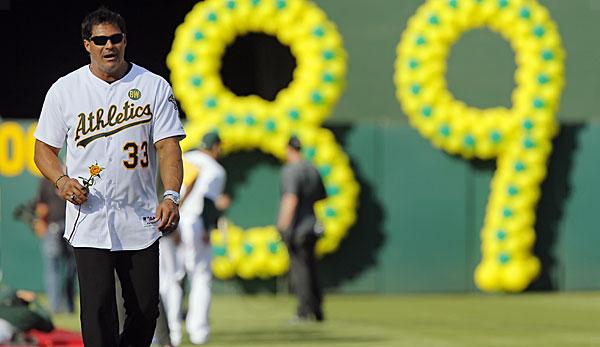 MLB: Canseco insults politicians:"Look like a sack of pranks."