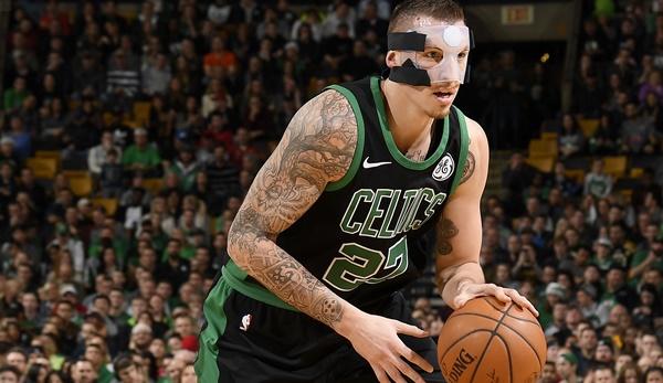 NBA:"I hate them": Theis shines despite his mask