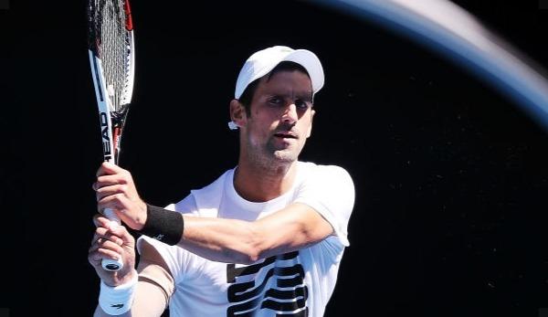 Australian Open: Great gesture: Djokovic trains with a small fan