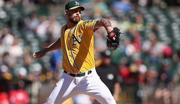 MLB: Axford signs Minor League contract with Toronto Blue Jays