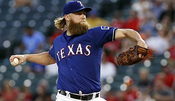 MLB: Orioles feed pitcher Andrew Cashner from Rangers