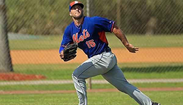 MLB: Tim Tebow stumbles over sprinklers and injures his ankle