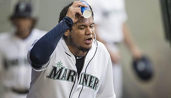 MLB: Felix Hernandez after Line Drive injured from the square