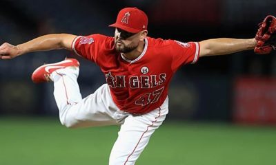 MLB: Kansas City Royals engage pitcher Ricky Nolasco