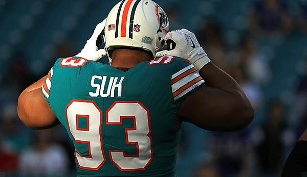 NFL: Media: Dolphins Consider Dismissal of Ndamukong Suh