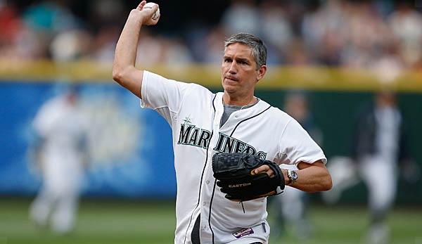 MLB: Royals: Jesus actor Jim Caviezel as a stand-in at the photo shoot