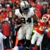 NFL: Marshawn Lynch stays with the Oakland Raiders