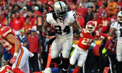 NFL: Marshawn Lynch stays with the Oakland Raiders