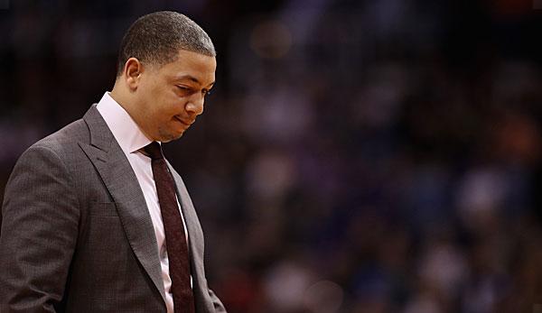 NBA: Health Problems: Cavs-Coach Lue takes time out