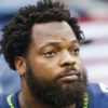 NFL: After arrest warrant: Michael Bennett turns himself in.