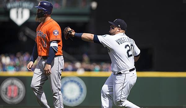 MLB: Mariners succeeds in strange triple play against Houston Astros