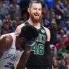 NBA: The value of Baynes versus Embiid: And when the whole world dunkes over him...