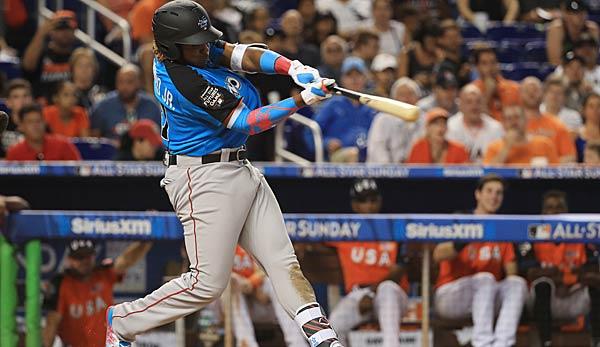 MLB: Vladimir Guerrero Jr. hits home run against Hotel