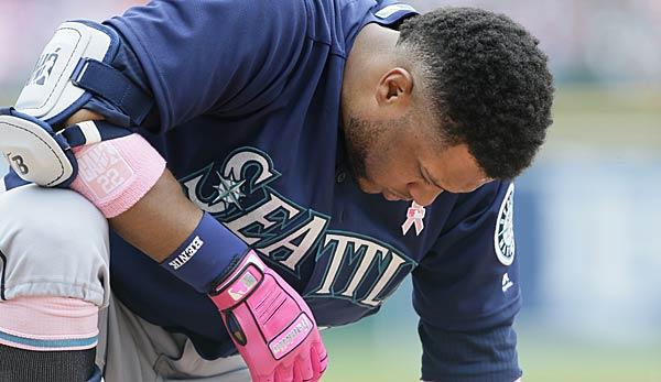 MLB: Mariners: Robinson Cano breaks metacarpal at hit-by-pitch