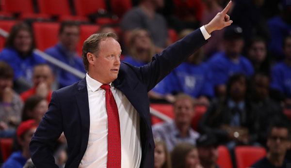 NBA: Raptors and Bucks compete for Budenholzer