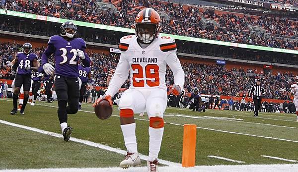 NFL: Browns extend early with Duke Johnson