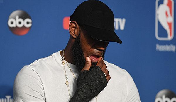 NBA: Media: LeBron does not withdraw option and becomes Free Agent