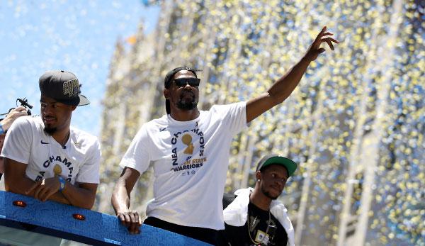 NBA: Durant signs two-year contract with the Warriors