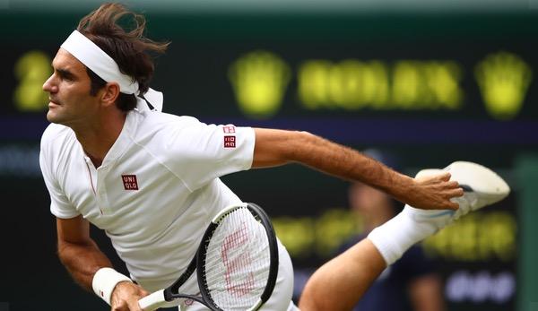 Wimbledon: Federer walks in round three