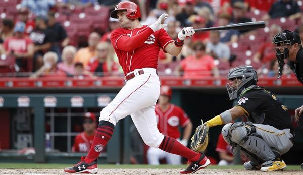 MLB: Reds Disband Star Defenders