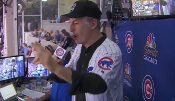 MLB: Breaking Bath Star sings during Chicago game