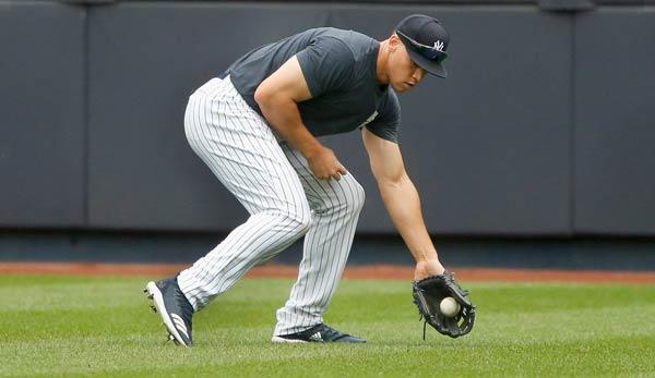 MLB: Does NY superstar play despite a broken wrist?