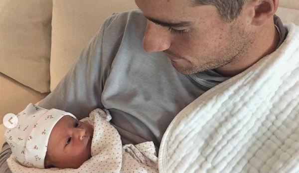 ATP: John Isner: Daughter Hunter Grace is here