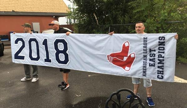 MLB: Fell off the truck: Fans find title banners