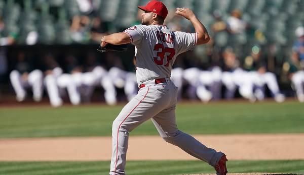MLB: Catcher writes history as pitcher
