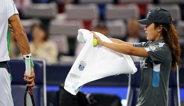 ATP: Federer criticises planned change to towel regulation