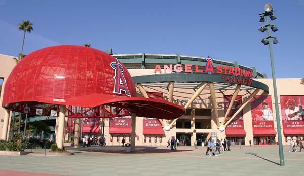 MLB: L.A. announces stadium lease - move to follow?