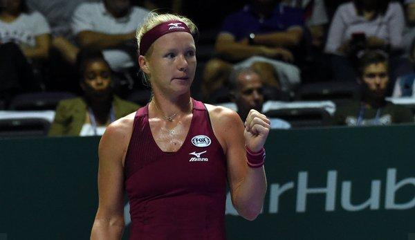 WTA Final: Kiki Bertens in Singapore semi-final - Naomi Osaka has to give up