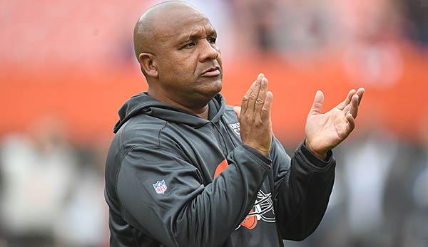 NFL: Bengals bring back Hue Jackson