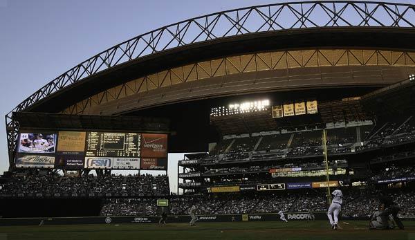 MLB: Seattle: Racism accusations by ex-employees