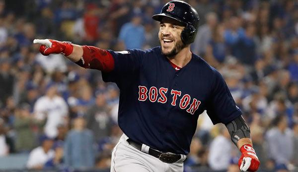 MLB: Boston extends with master hero